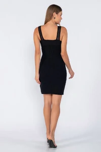 Vestido tricot detalhe no decote