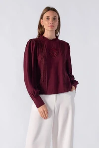 Blusa com babado e manga bufante