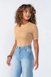 Blusa detalhe furinhos