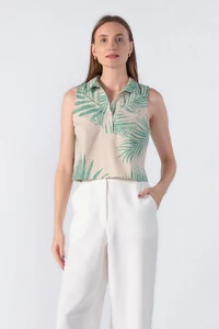 Blusa curta estampada com gola