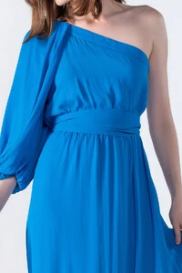Vestido longo um ombro com babado