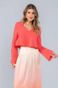 Blusa cropped em viscolinho gola v manga larga