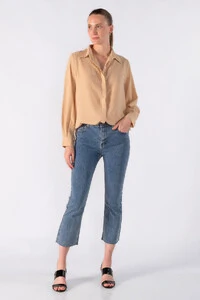 Camisa com textura e detalhe em lurex