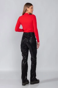 Blusa canelada gola baixa