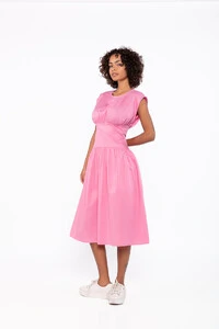 Vestido midi em algodao com pregas acinturado