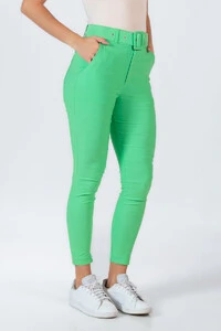 Calca skinny em viscose com bolsos