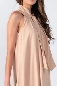 Vestido midi decote em v com faixa