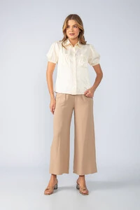 Blusa acetinada com 2 bolsos e botoes