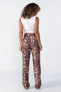 Blusa regata curta com furinhos