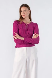 Blusa com amarracao no decote