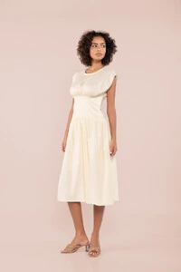 Vestido midi em algodao com pregas acinturado