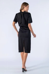 Vestido midi franzido decotado