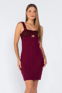 Vestido tricot detalhe no decote