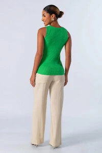 Blusa regata canelada decote em v