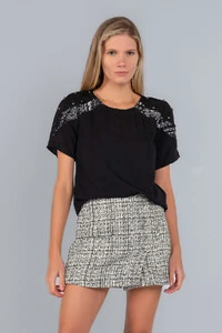 Blusa crepe aplicacao em tweed e spaks