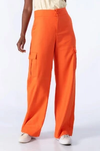 Calca pantalona em linho com bolsos