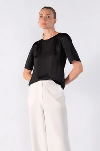 Blusa bata em crepe actinado meia manga
