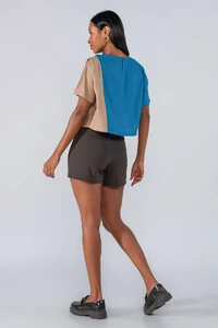Blusa cropped bicolor viscose ampla