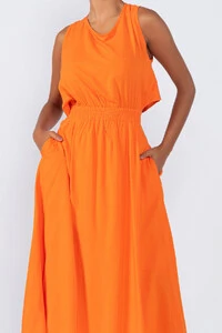 Vestido midi com elastico recorte nas costas