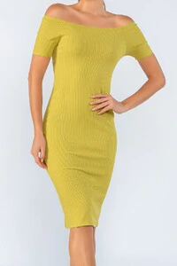 Vestido midi canelado ombro a ombro