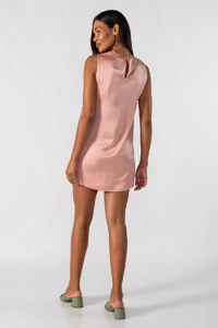 Vestido curto acetinado classico