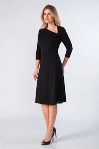 Vestido midi decote moderno