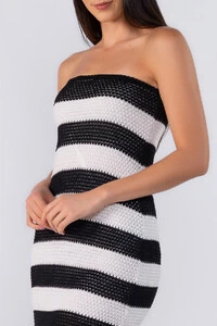 Vestido listrado em tricot tomara que caia