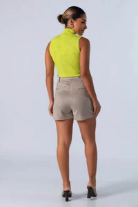 Blusa gola alta manga cavada