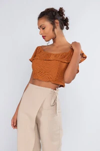 Cropped laise e malha ombro a ombro