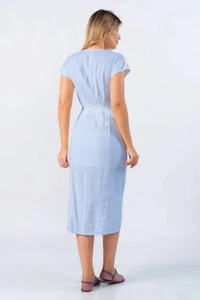 Vestido midi em linho com recorte