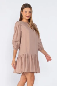 Vestido com manga bufante com detalhes