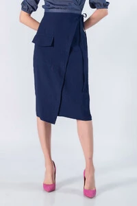Saia midi em viscose com bolso e faixa
