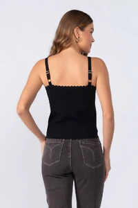 Cropped em viscose detalhe ondinhas