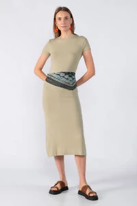 Vestido midi manga curta canelado