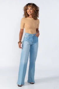 Blusa detalhe furinhos