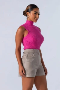 Blusa gola alta manga cavada