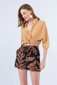 Shorts curto em viscose