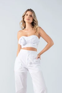 Top cropped tqc em algodao detalhe flor