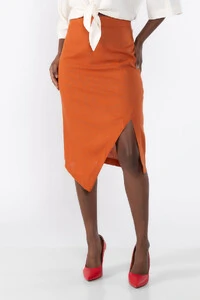 Saia midi assimetrica lacream em linho