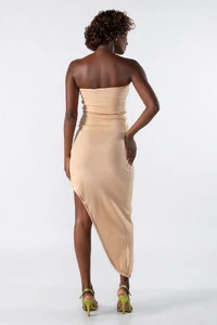 Vestido midi canelado tomara que caia