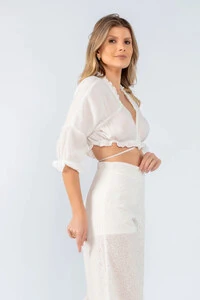 Blusa cropped amarracao frente e babado
