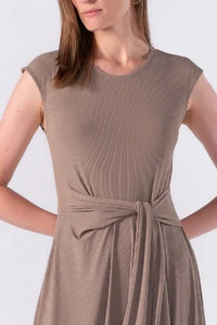 Vestido midi malha canelada com amarracao