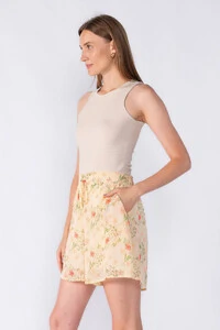 Shorts chiffon estampado com bolsos