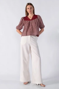 Blusa bata texturizada e manga 3/4