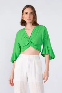Cropped em viscose manga flare