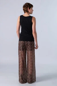 Blusa regata canelada decote em v