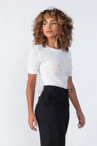 Blusa detalhe furinhos