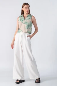 Blusa curta estampada com gola