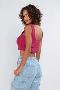Blusa teddy cropped sem mangas