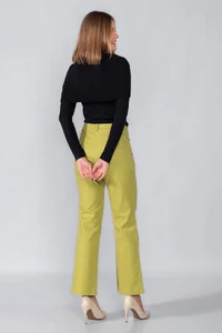 Blusa tricot gola ampla manga longa